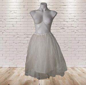 TRUE VIOLET Stylish Cream Tulle Skirt Size 8